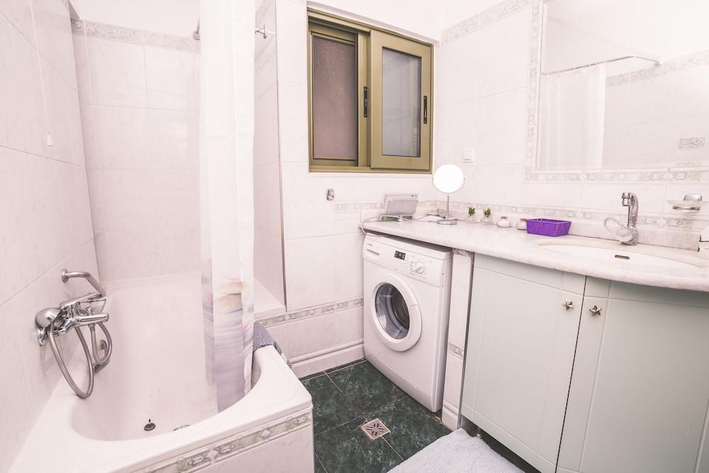 Nefeli City Apartments Patras Buitenkant foto