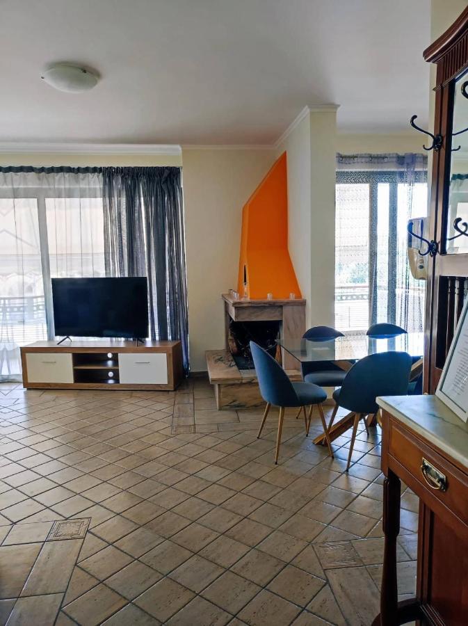 Nefeli City Apartments Patras Buitenkant foto