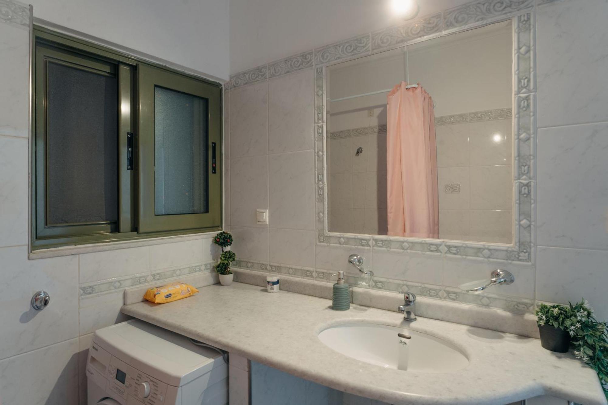 Nefeli City Apartments Patras Buitenkant foto