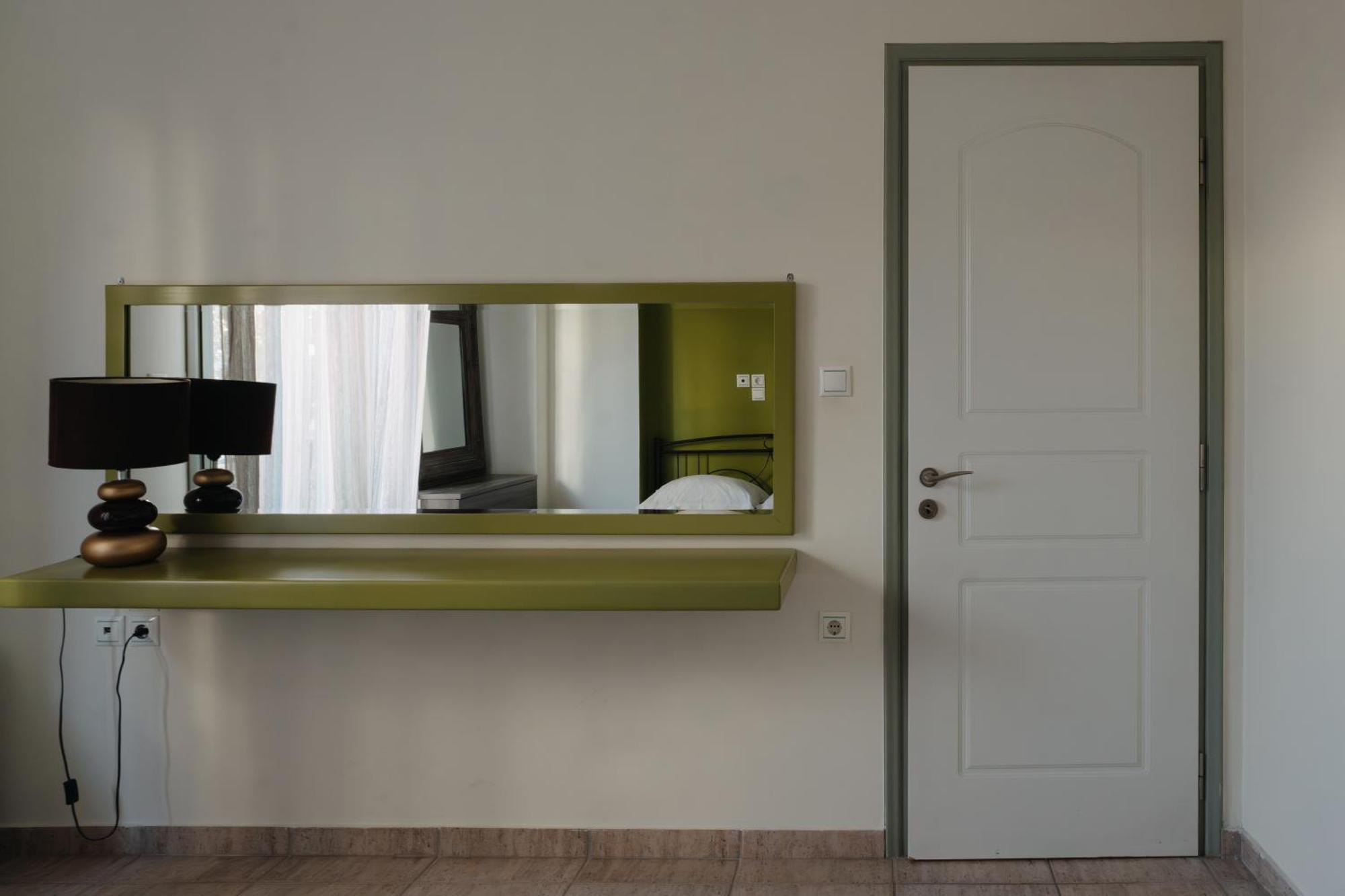 Nefeli City Apartments Patras Buitenkant foto
