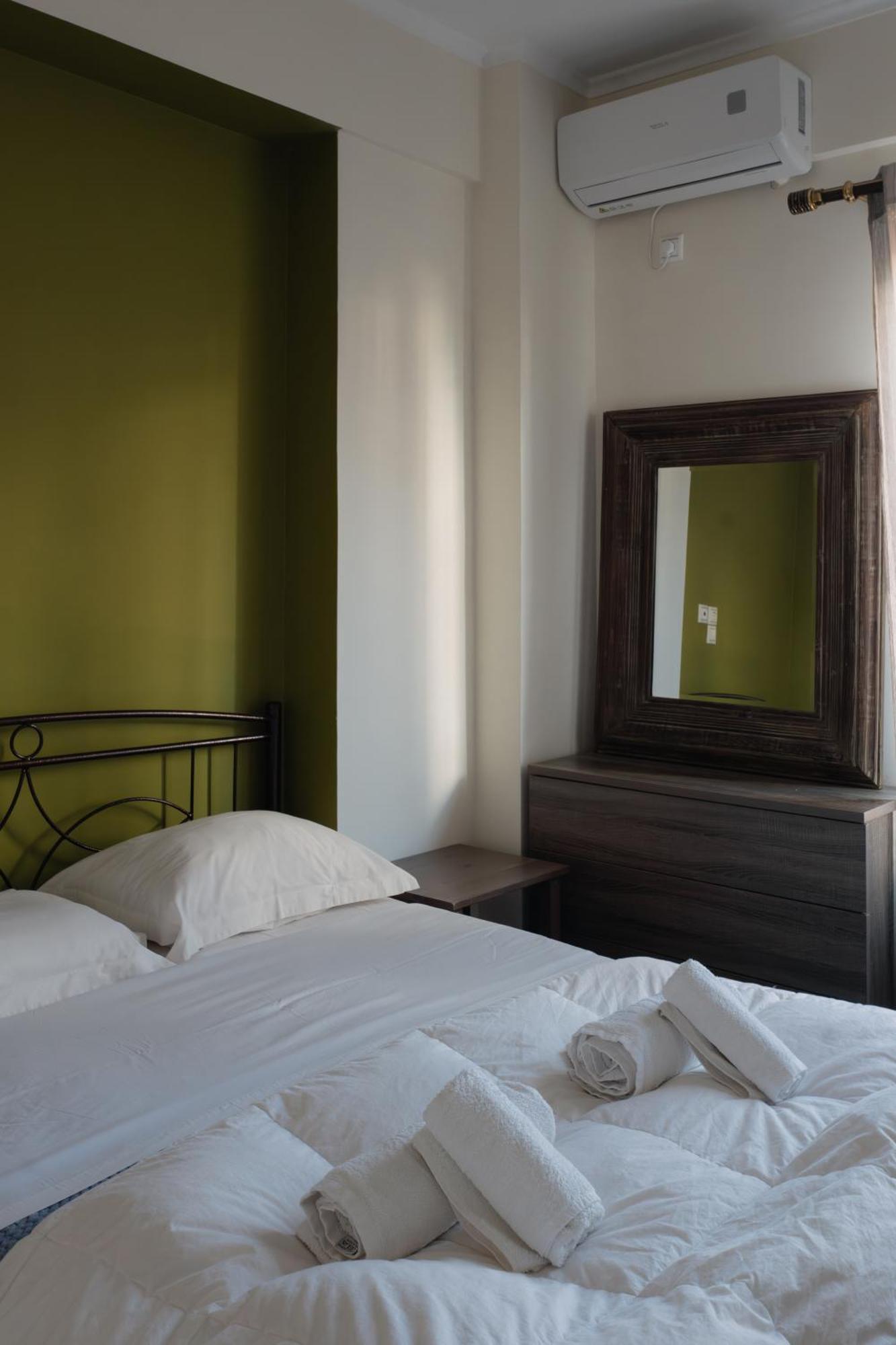 Nefeli City Apartments Patras Buitenkant foto