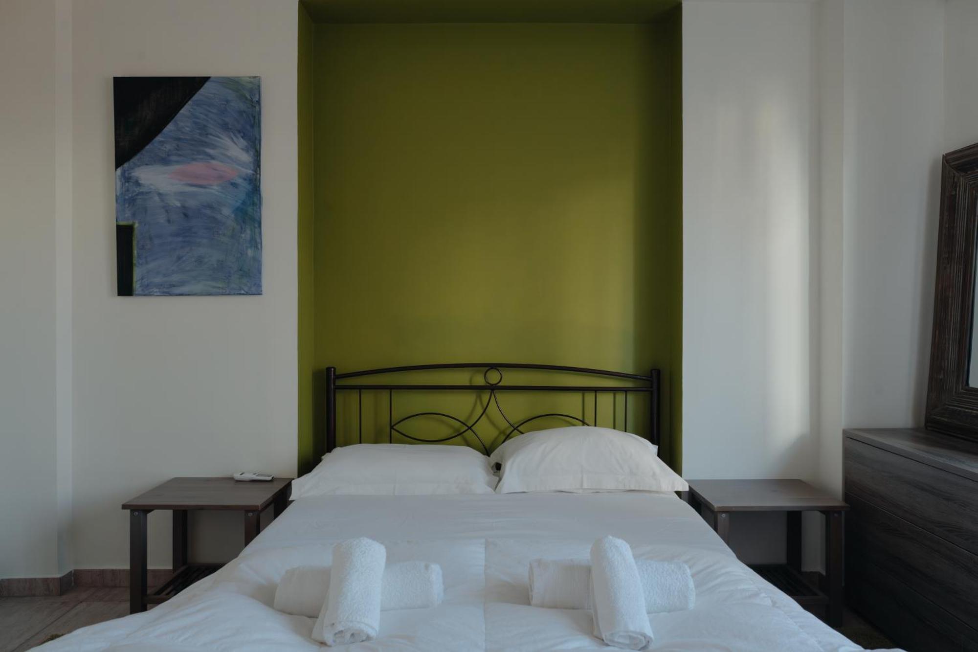 Nefeli City Apartments Patras Buitenkant foto