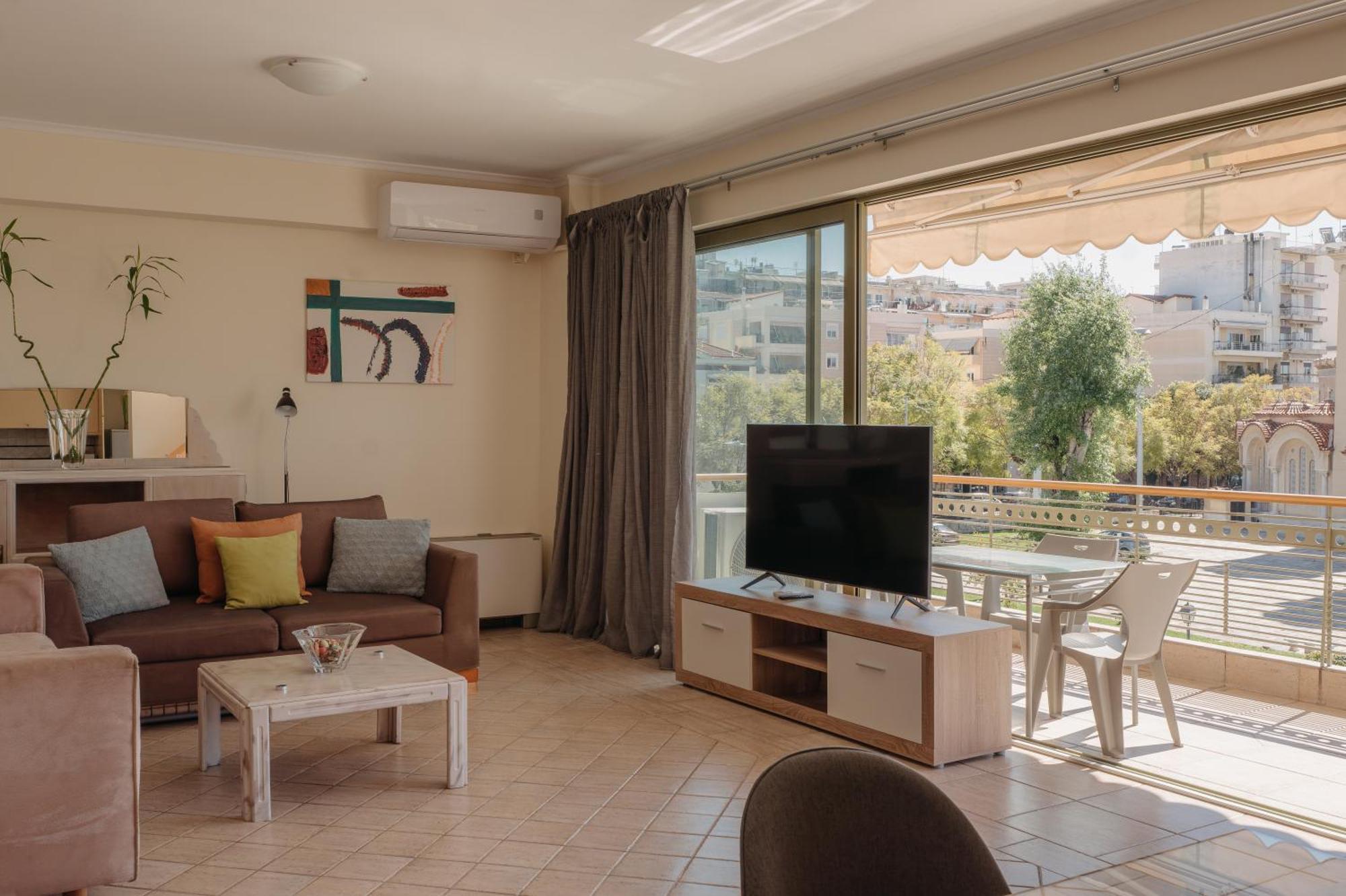 Nefeli City Apartments Patras Buitenkant foto