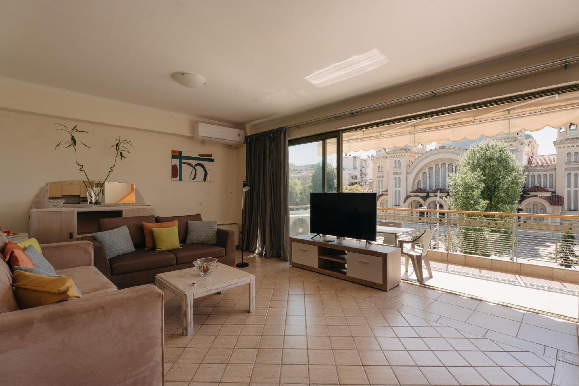 Nefeli City Apartments Patras Buitenkant foto