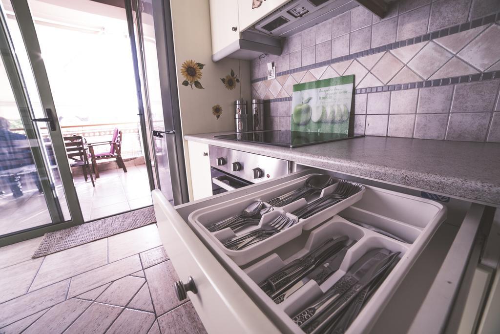 Nefeli City Apartments Patras Buitenkant foto