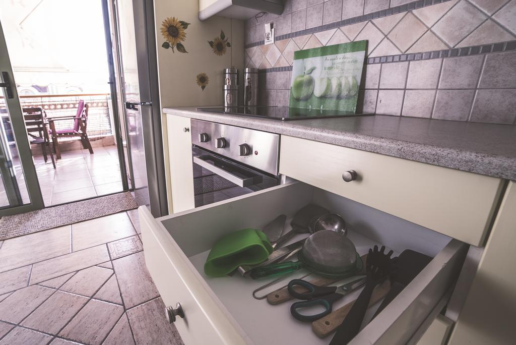 Nefeli City Apartments Patras Buitenkant foto
